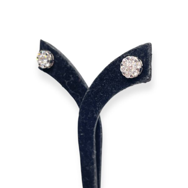Illusion set diamond studs in white gold, Harsh Khandelwal Jewellery, Oms milanoIllusion set diamond studs in white gold, Harsh Khandelwal Jewellery, Oms milano