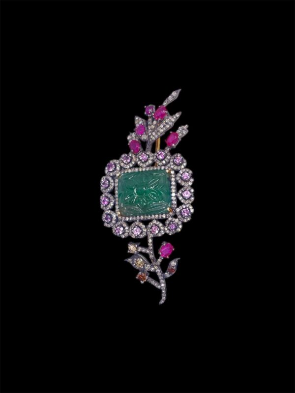 Flower motif brooch in silver | A13857