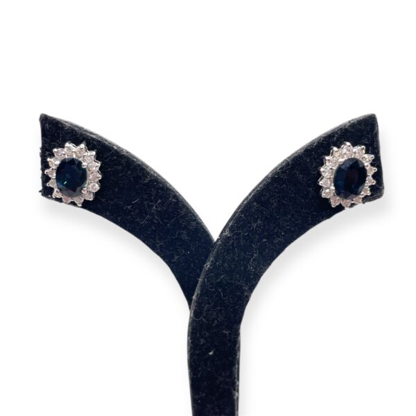 Sapphire and diamond cluster studs in white gold, sapphire and diamond earrings, Harsh Khandelwal jewellery, oms milano