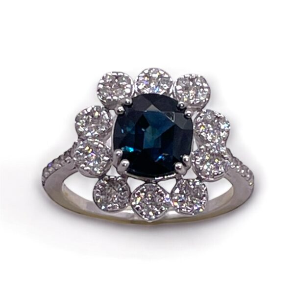 Sapphire and diamond cluster ring in white gold, Oms Milano, Sapphire cluster ring