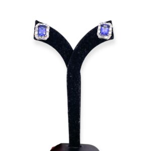 Tanzanite and Diamond earrings in 18 kt white gold