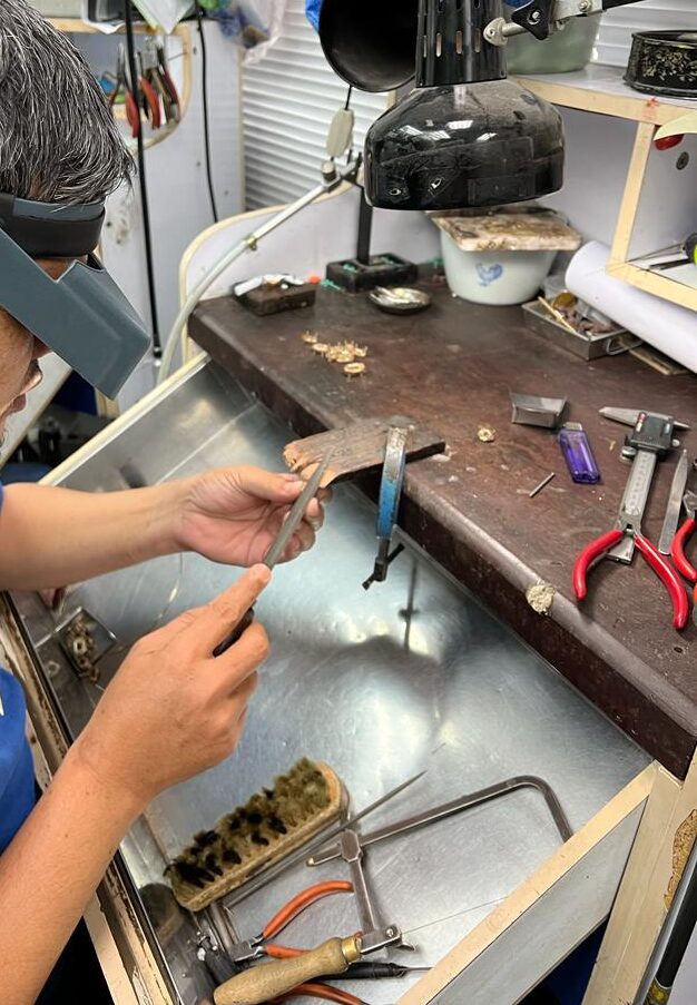 Jewellery setter and polisher